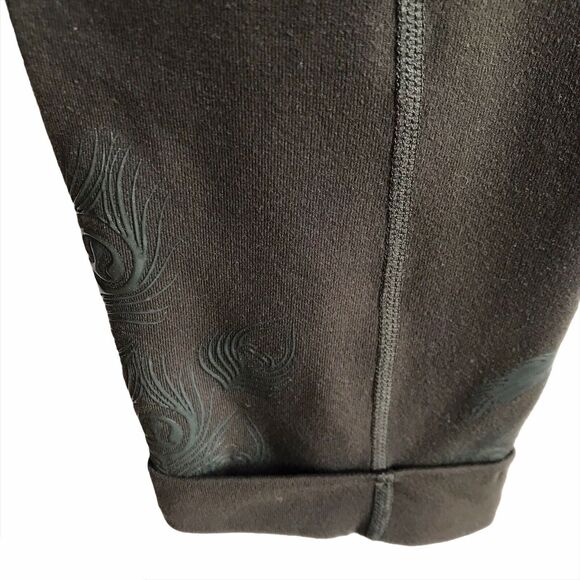 Lululemon Acro Crops Size 4 Silicone Logo Peacock Feather Yoga Acrobatic Silks - Picture 9 of 12